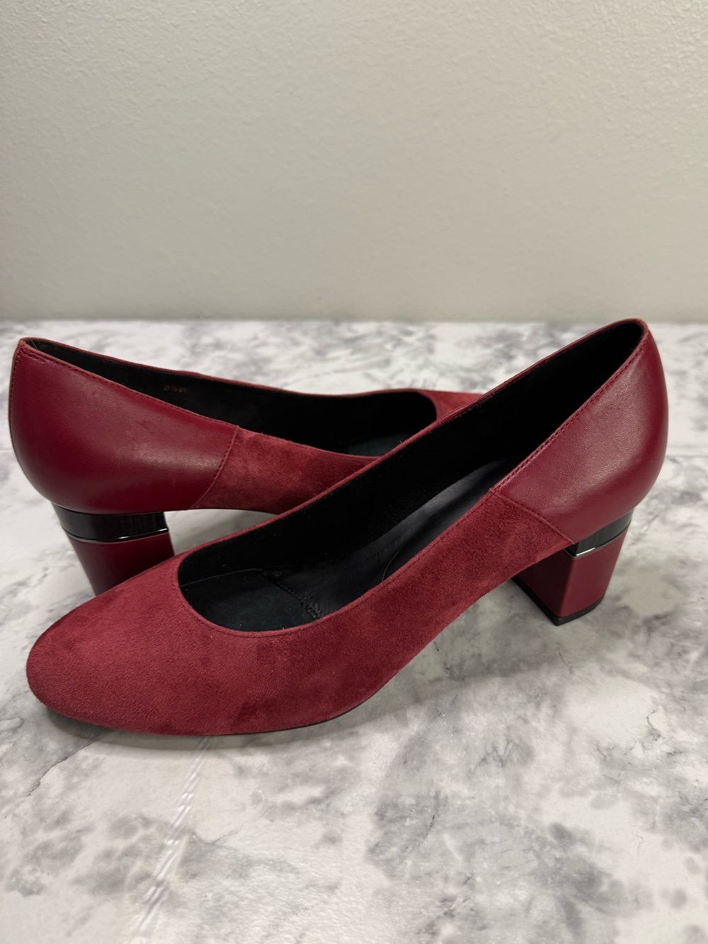 VTG Vaneli, Burgundy Wine Red Block Heel Pumps 2 Tone suede & leather Sz 8 1/2